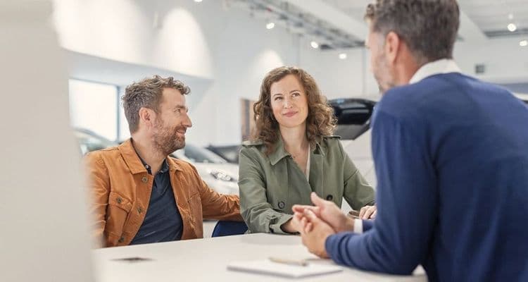 Beratungsgespräch für den Fahrzeugankauf