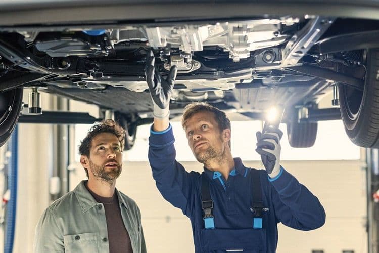 Hyundai used cars are checked by a motor vehicle mechatronics technician.